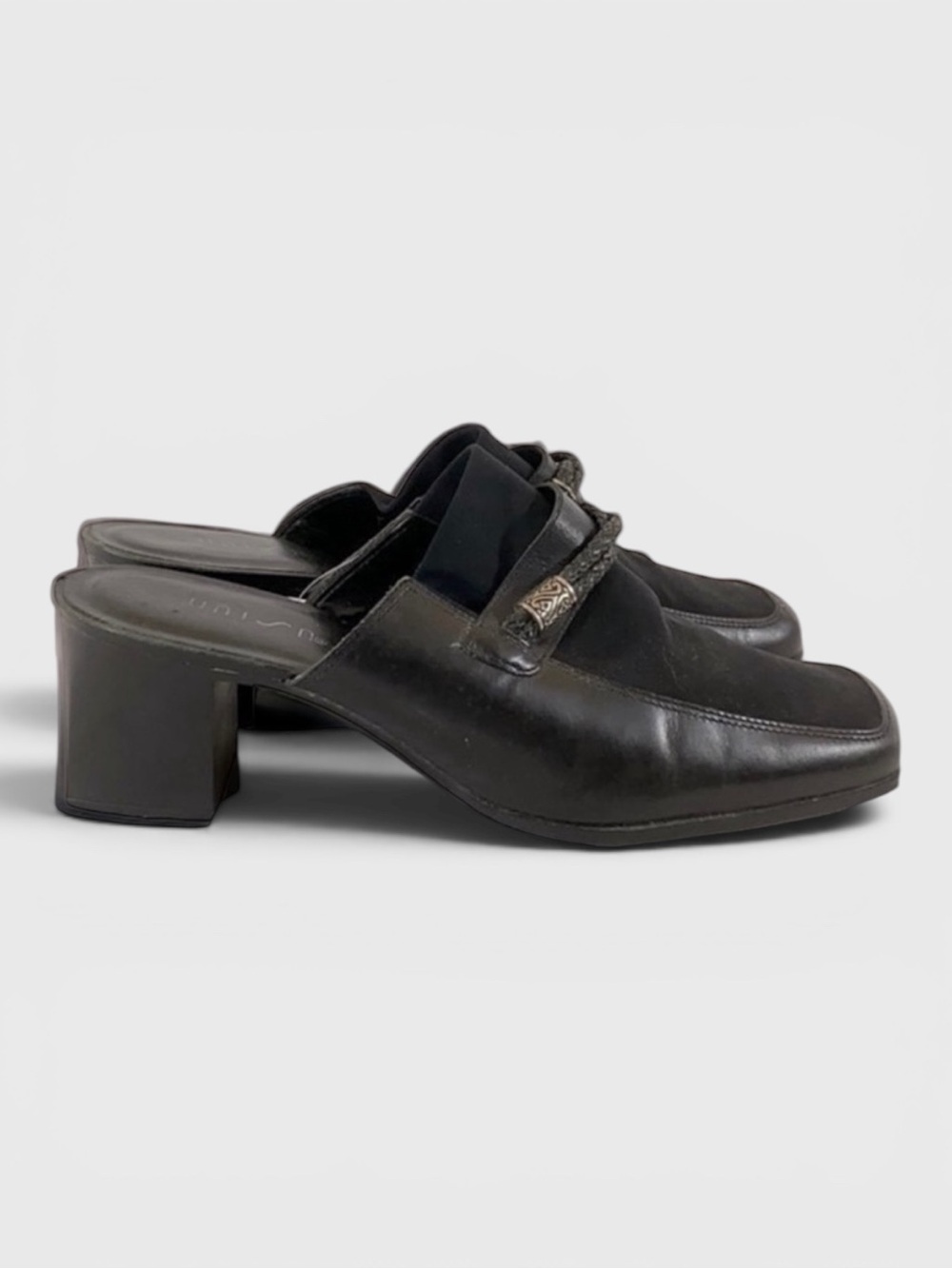 717 10/$50🏄🏻‍♀️ UNISA Leather Black Heeled Mules
